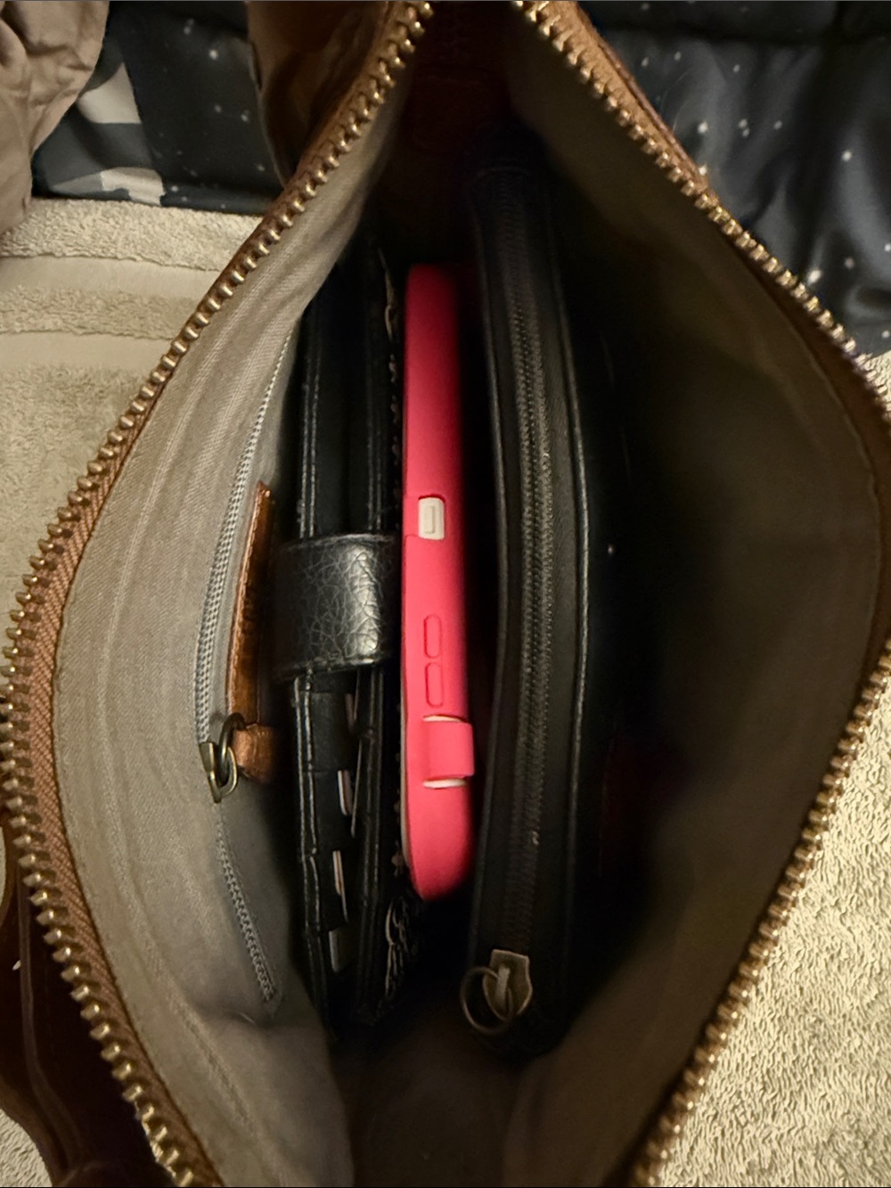 Frye Melissa Zip Crossbody Bag Cognac - Picture 11 of 12